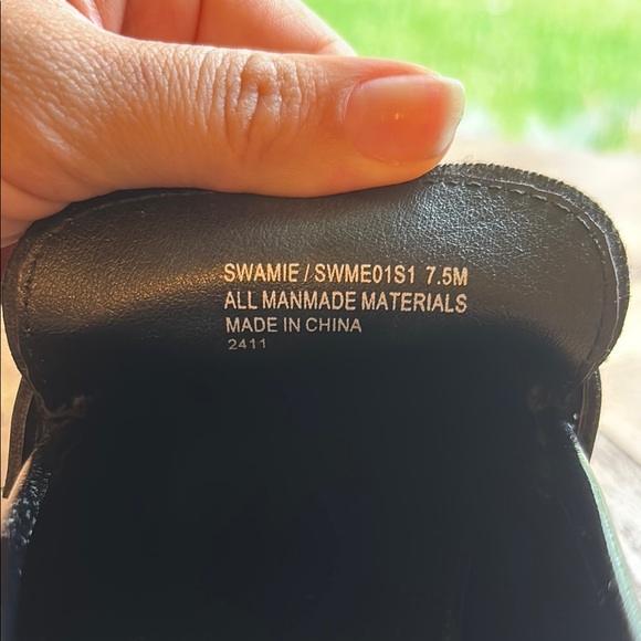 NEW Steve Madden Black and Gold Slip-On Loafers with Horsebit Detail - Picture 4 of 4